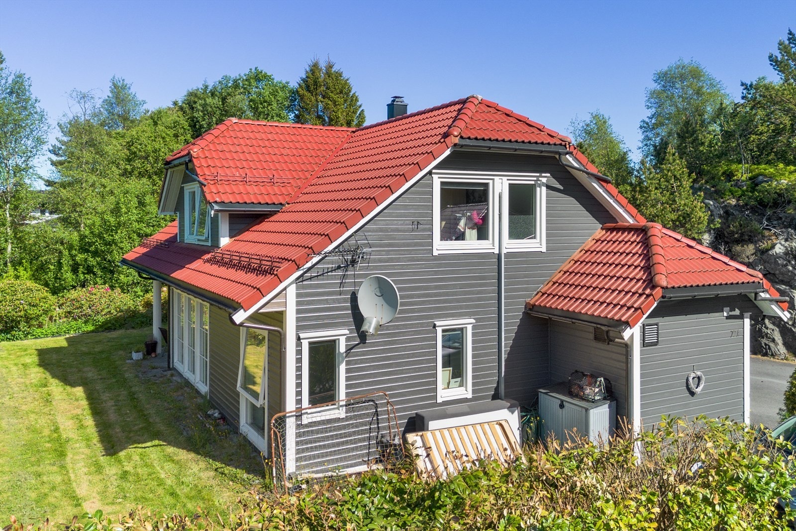 Nabolaget er veletablert og passer perfekt for familier med barn Galleribilde