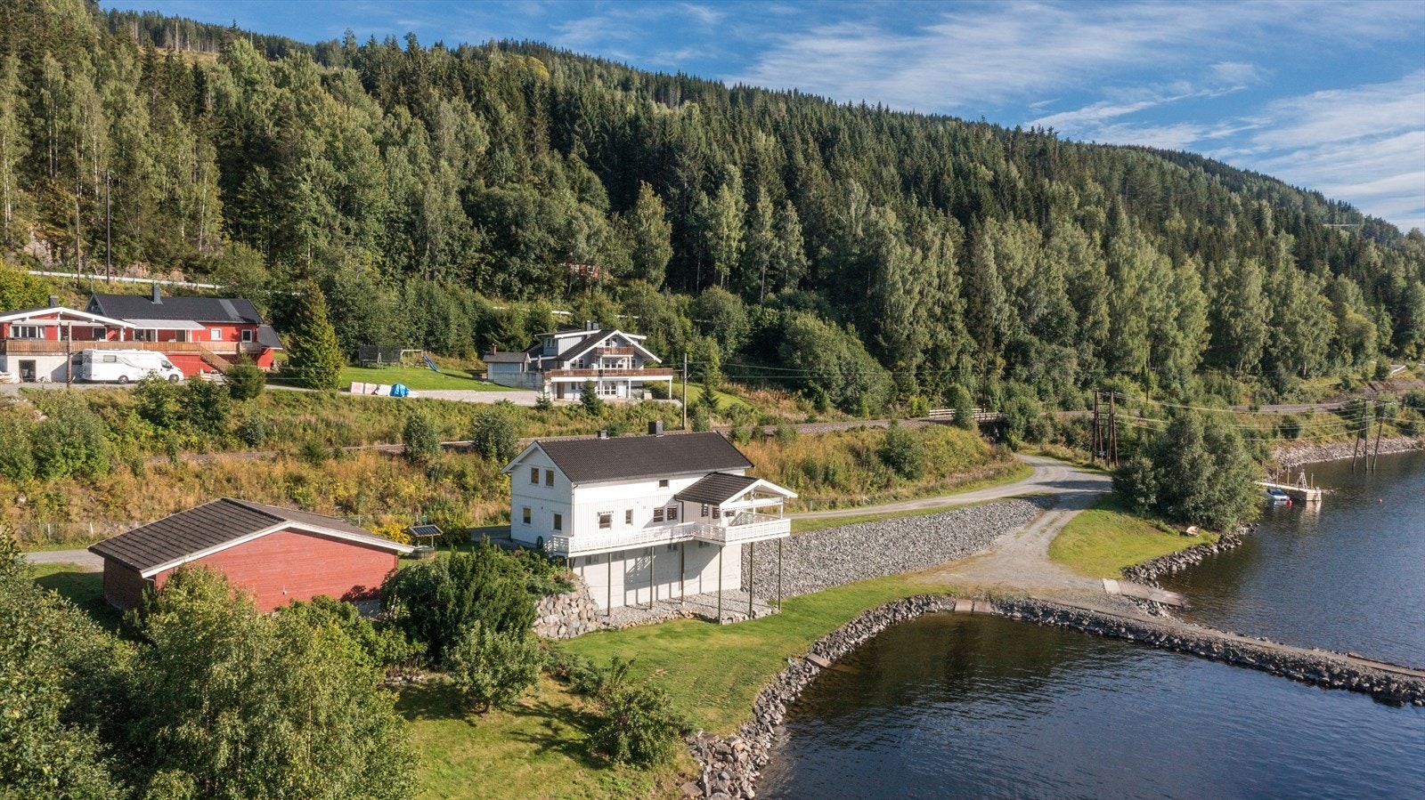 Egen brygge! Dovrebanen omlegges og fjernes forbi eiendommen om noen år i forbindelse med etablering av ny trase Galleribilde