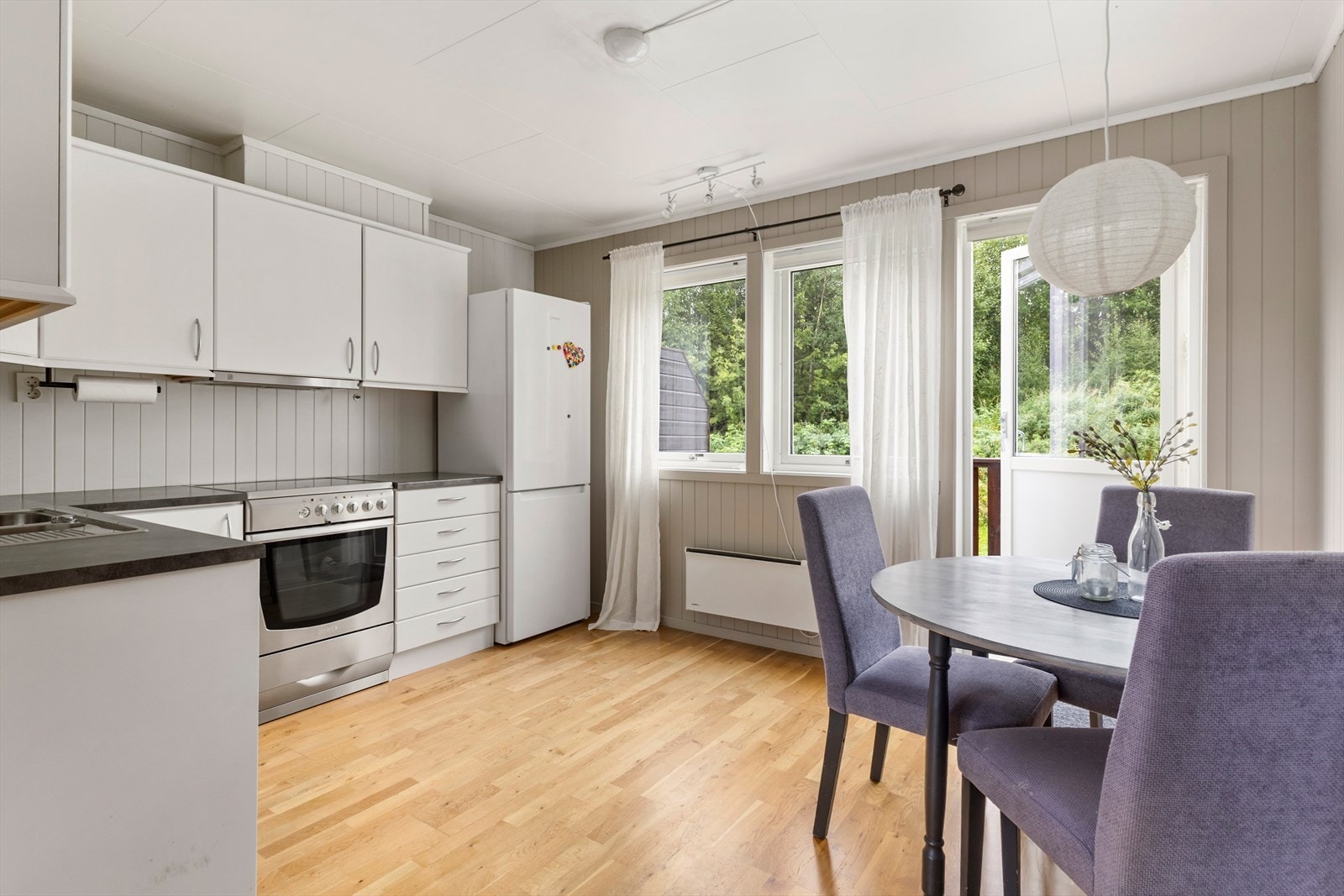 Fra kjøkken er det utgang til en hyggelig balkong på ca. 13kvm. Galleribilde