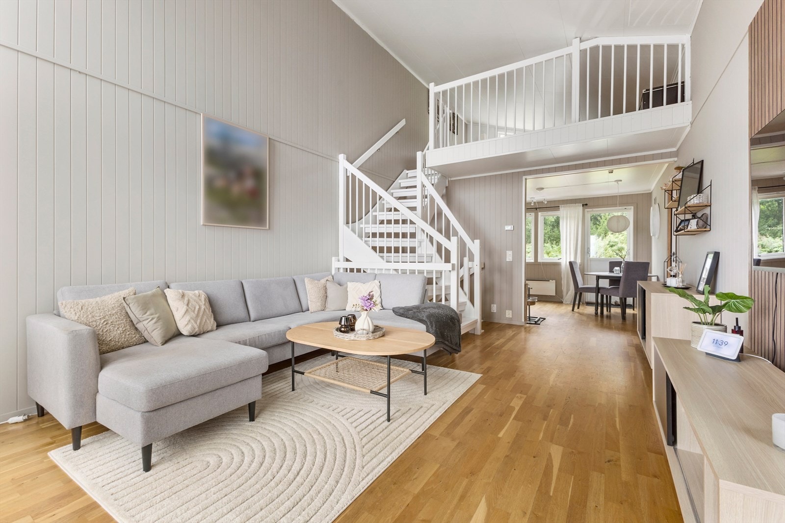 Fra stue er det utgang til en åpen balkong med gode solforhold. Galleribilde