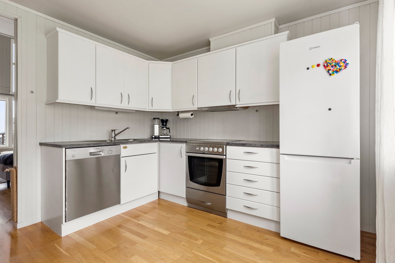 Frittstående hvitevarer som medfølger handelen. Galleribilde