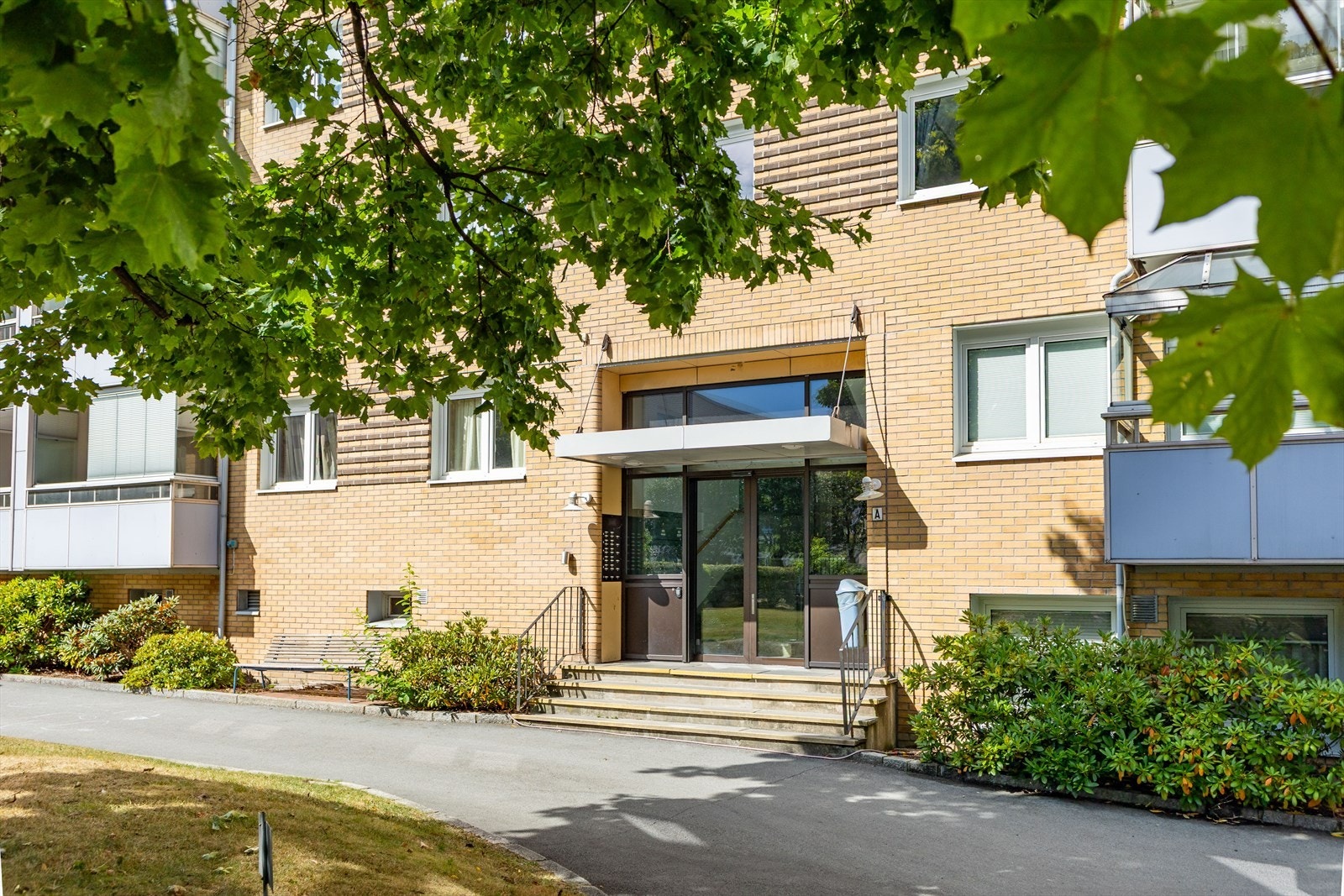 Byggets inngangsparti. Galleribilde