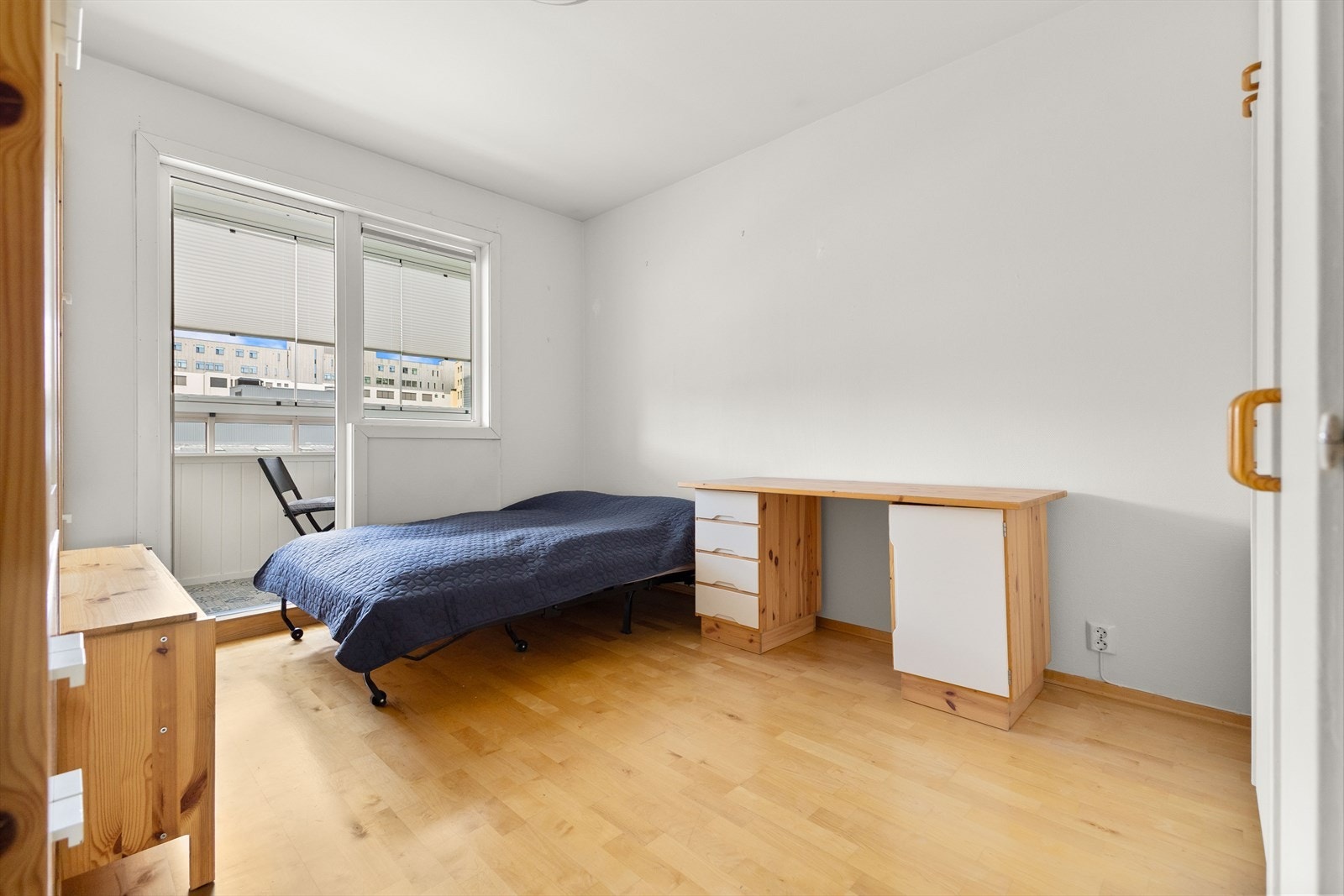 Soverom 2 har sjenerøs størrelse og utgang til balkong 2. Galleribilde