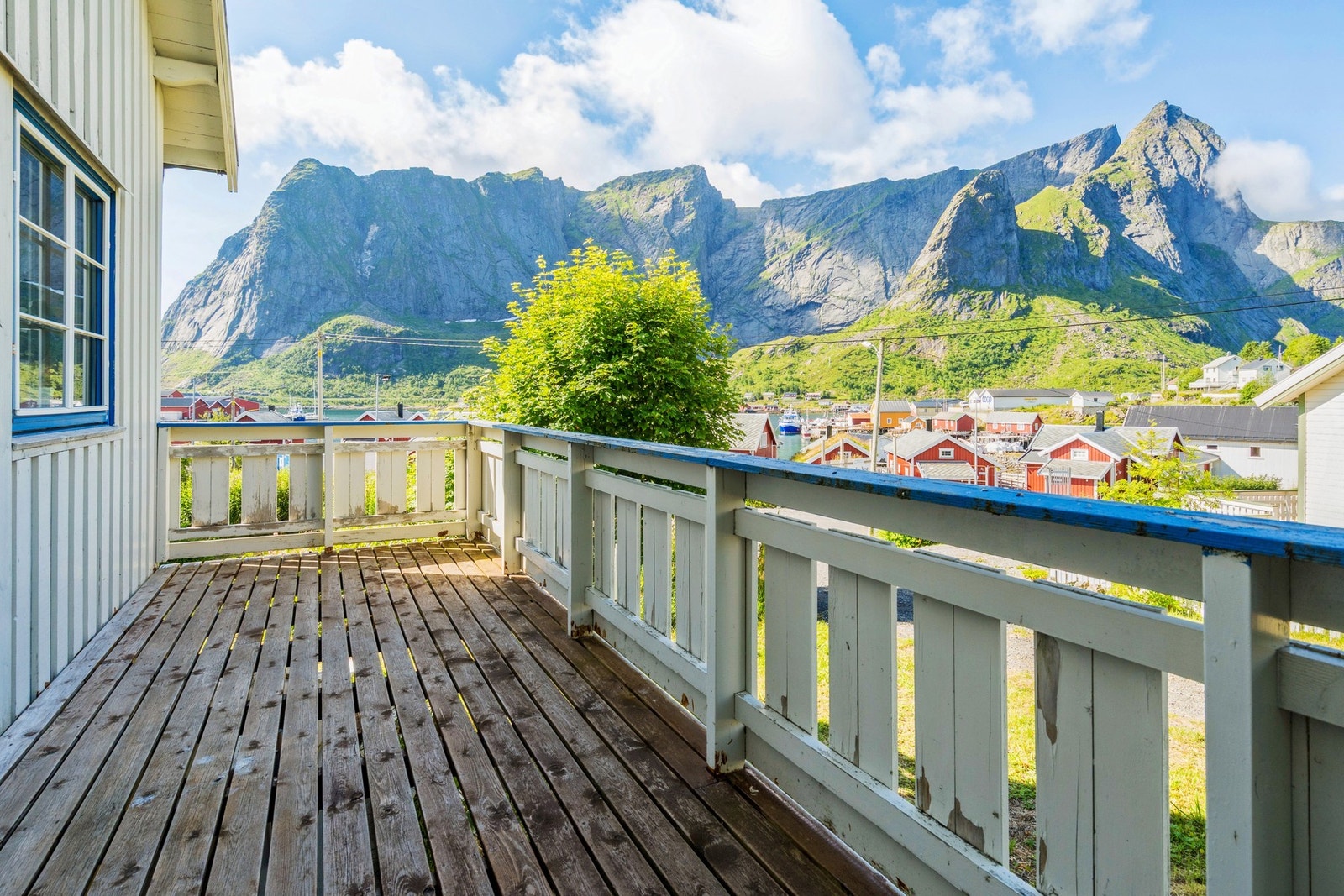 Boligen har en idyllisk beliggenhet i svært populære omgivelser. Galleribilde