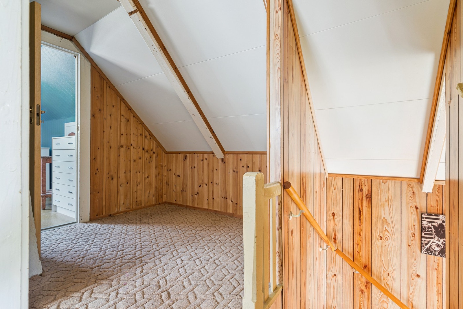 Innholdsrik etasje med tre innredde soverom. Galleribilde