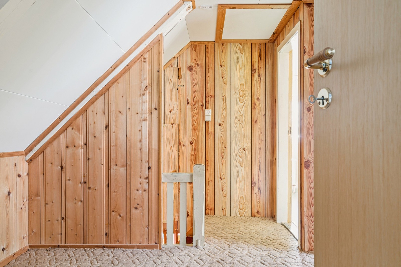 Muligheter for ulike oppbevaringsløsninger, i gangen på loftet. Galleribilde