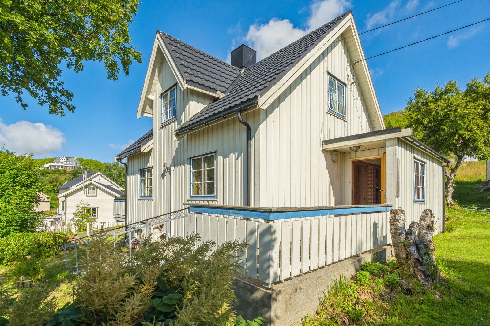 Uteplass også i tilknytning til boligens inngangsparti. Galleribilde