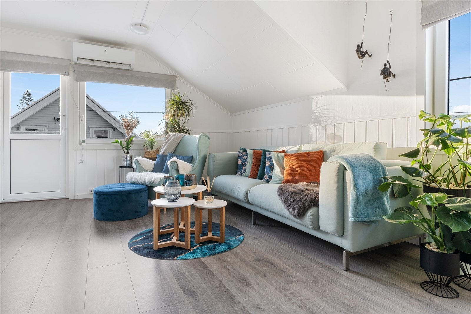 I stuen har boligen luft til luft varmepumpe som ble montert i mars 2025 Galleribilde