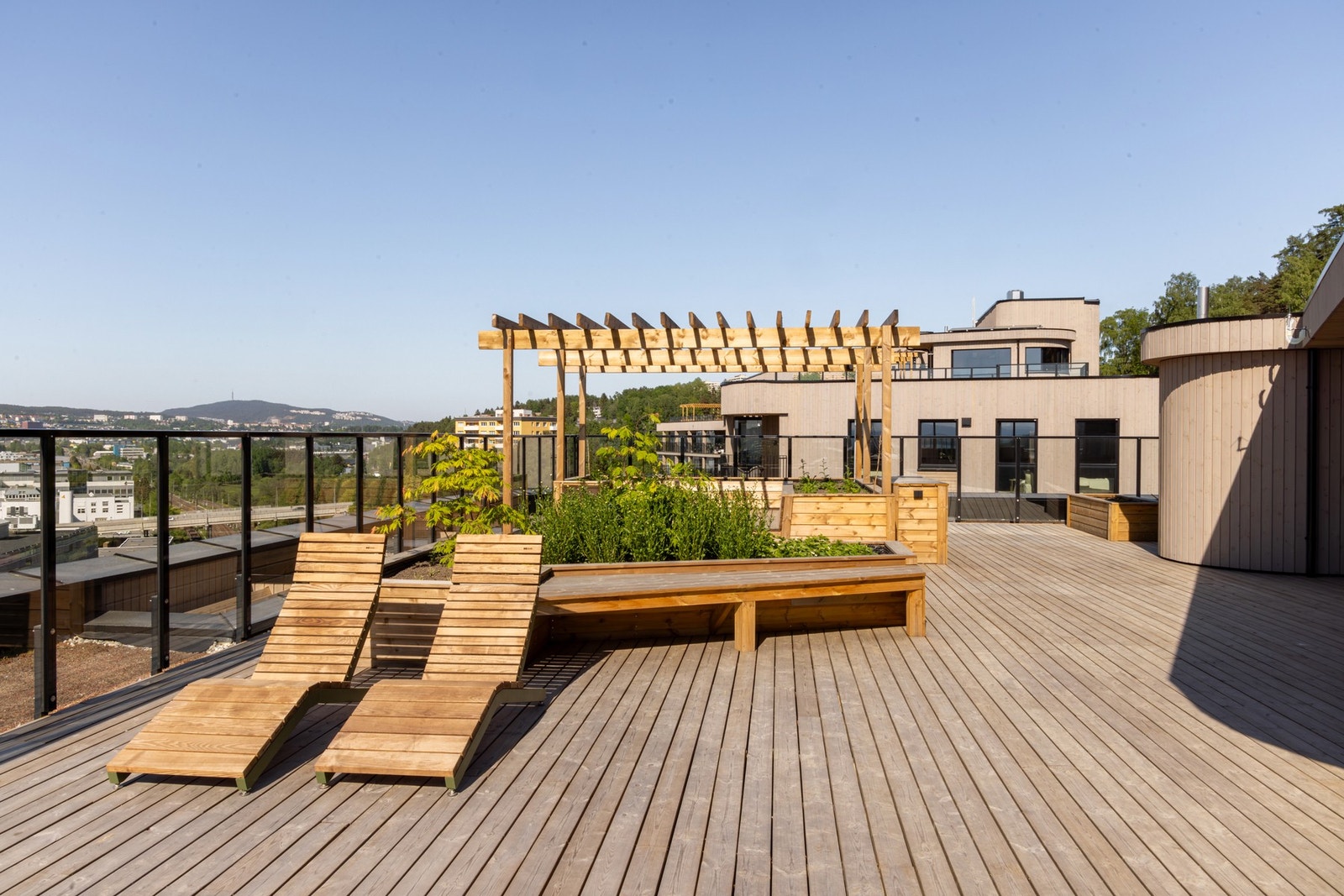 Hver enkelt takterrasse her eget tema, som badstue, trening, rekreasjon med planter og lekerom Galleribilde