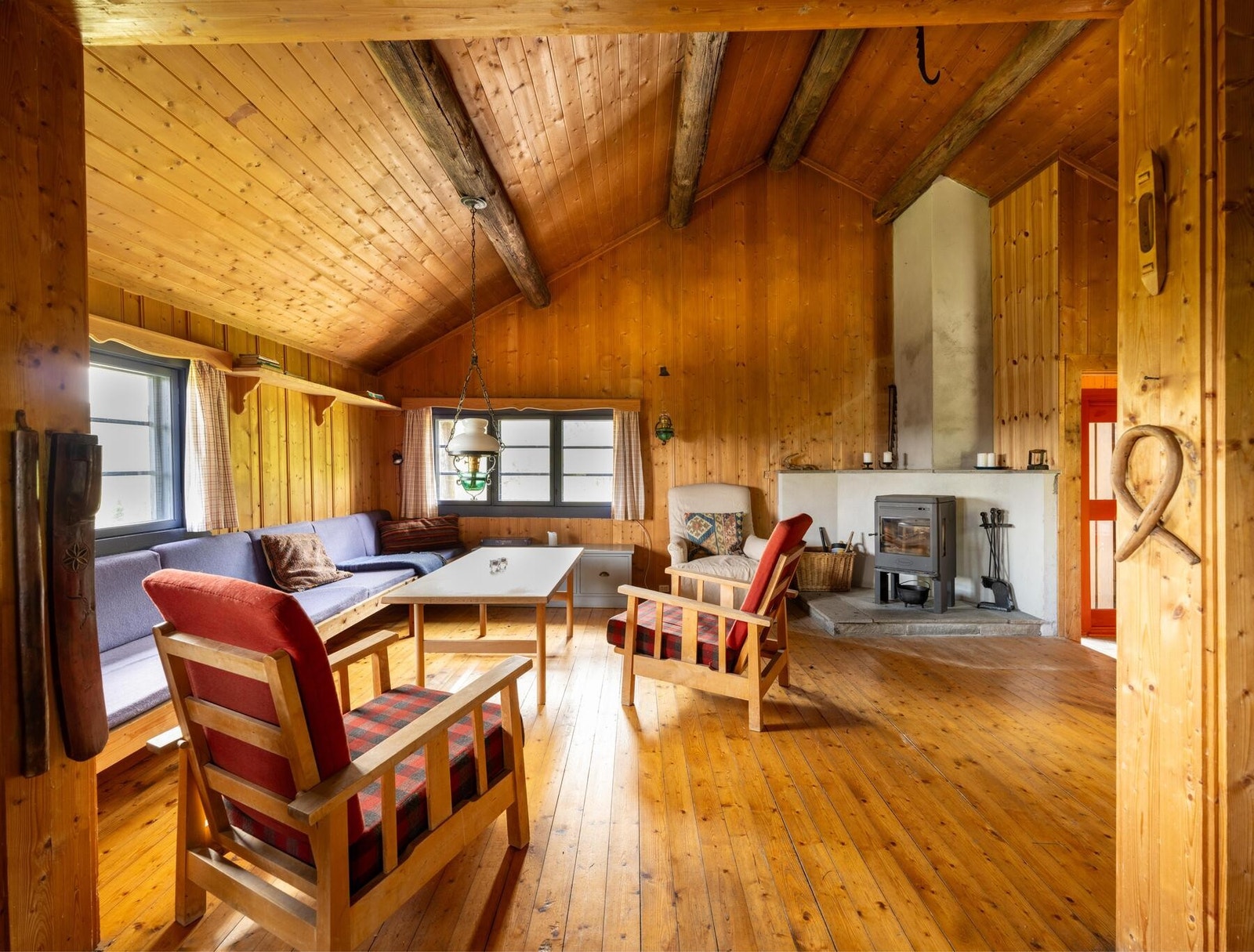 Peisovn i stuen som varmer godt på kalde vinterdager Galleribilde