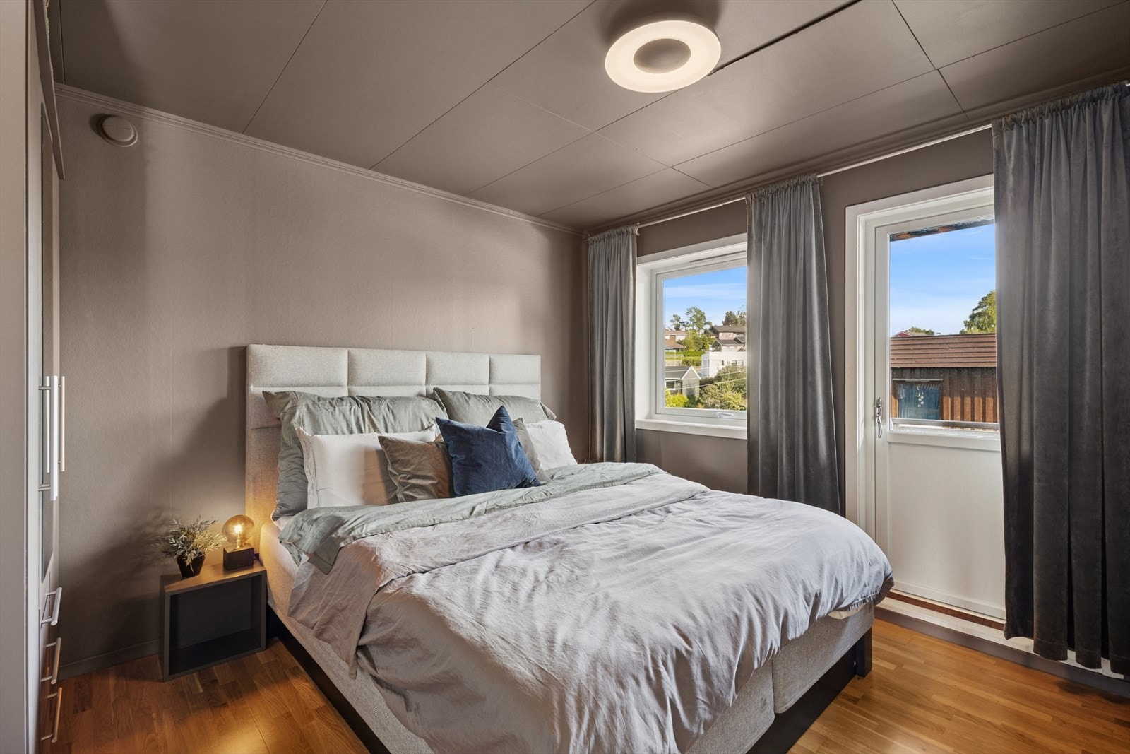 Boligen har to fine soverom i denne etasjen. Galleribilde