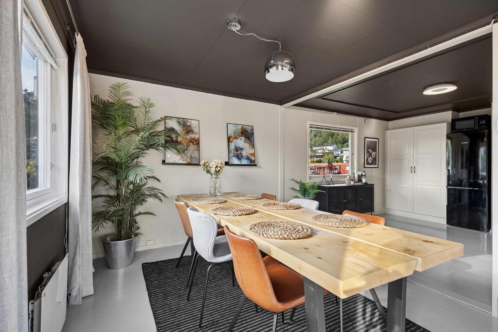 Her har du plass til en stor spisegruppe med plass til hele familien! Galleribilde