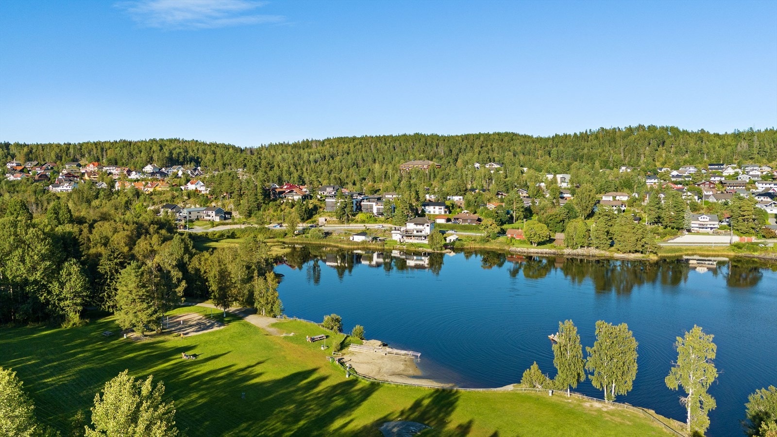 Flott badeplass på Vik som nås enkelt til fots eller på sykkel. Galleribilde