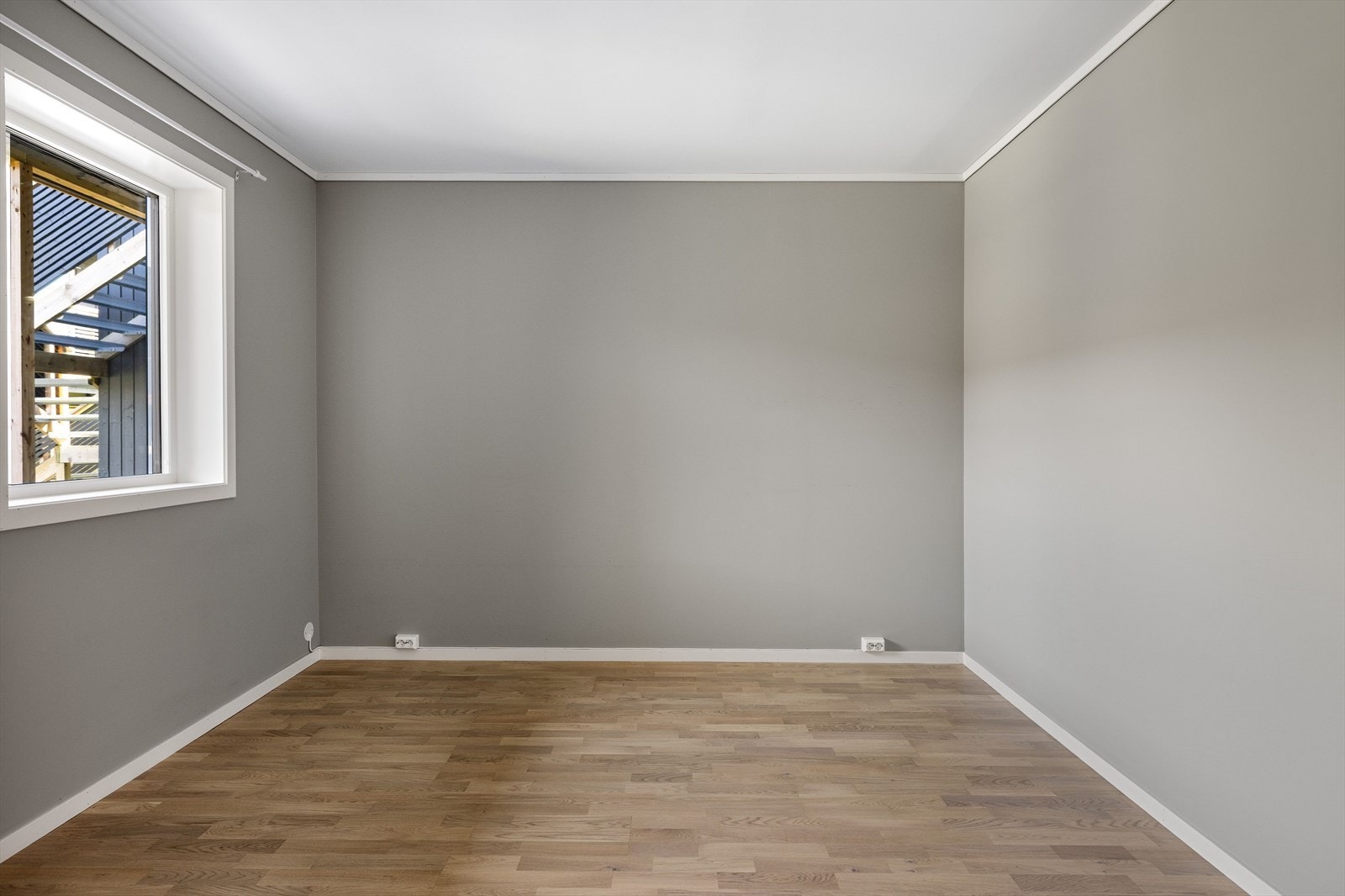 Rommet vender ut mot baksiden av bygget. Galleribilde