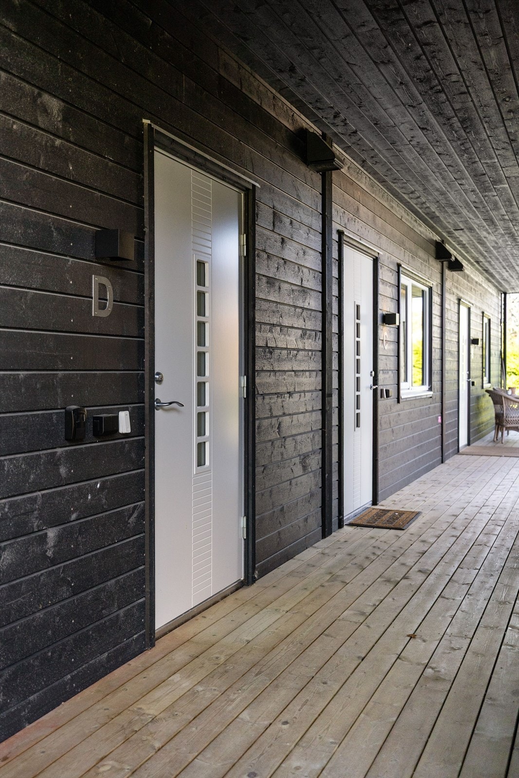 Leiligheten ligger i byggets 1. etasje og har adkomst fra felles svalgang. Her er det også adkomst til en utvendig bod på ca. 5 m². Galleribilde