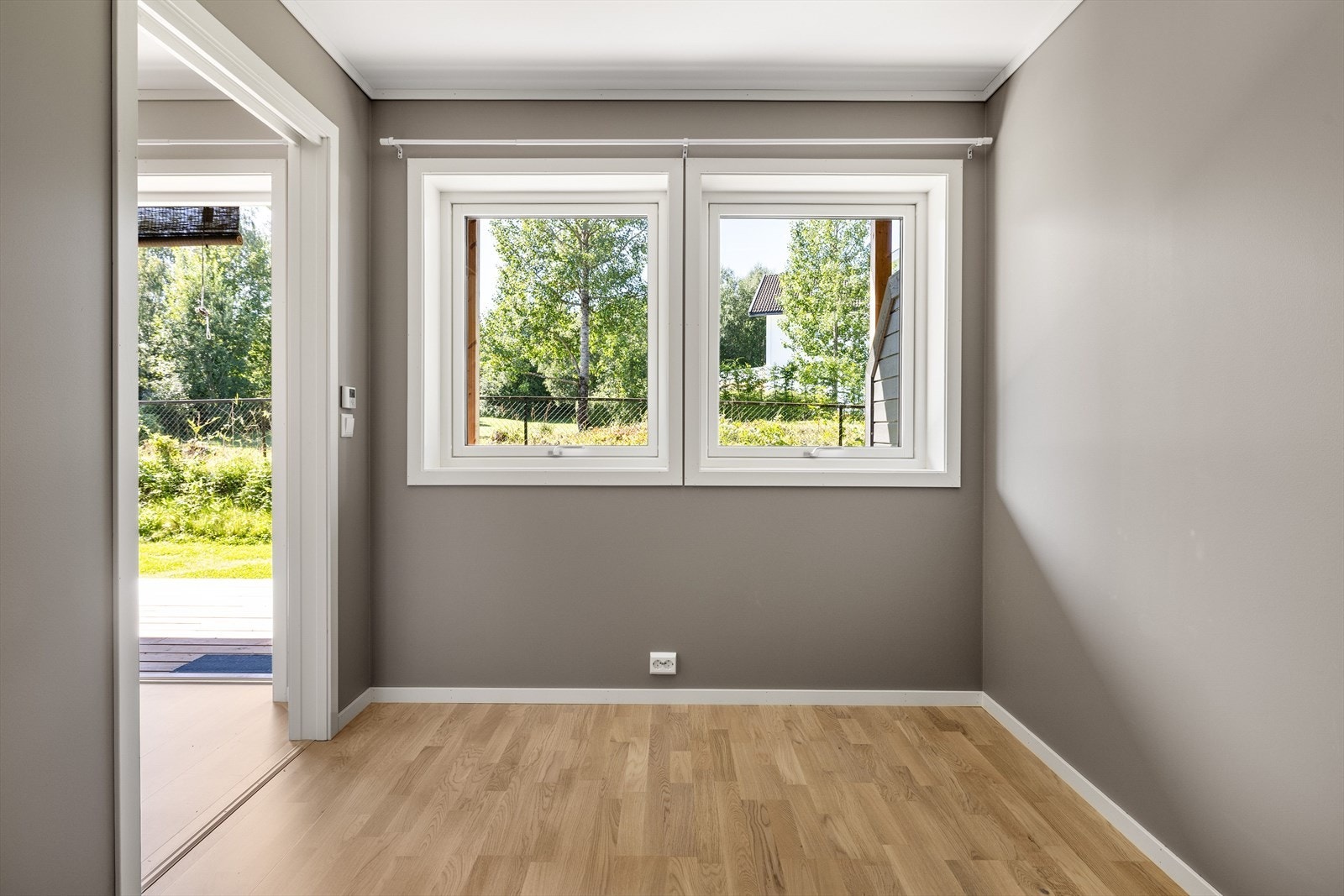 Soverom 2 er et fint rom som passer perfekt som barnerom, gjesterom eller kontor. Galleribilde