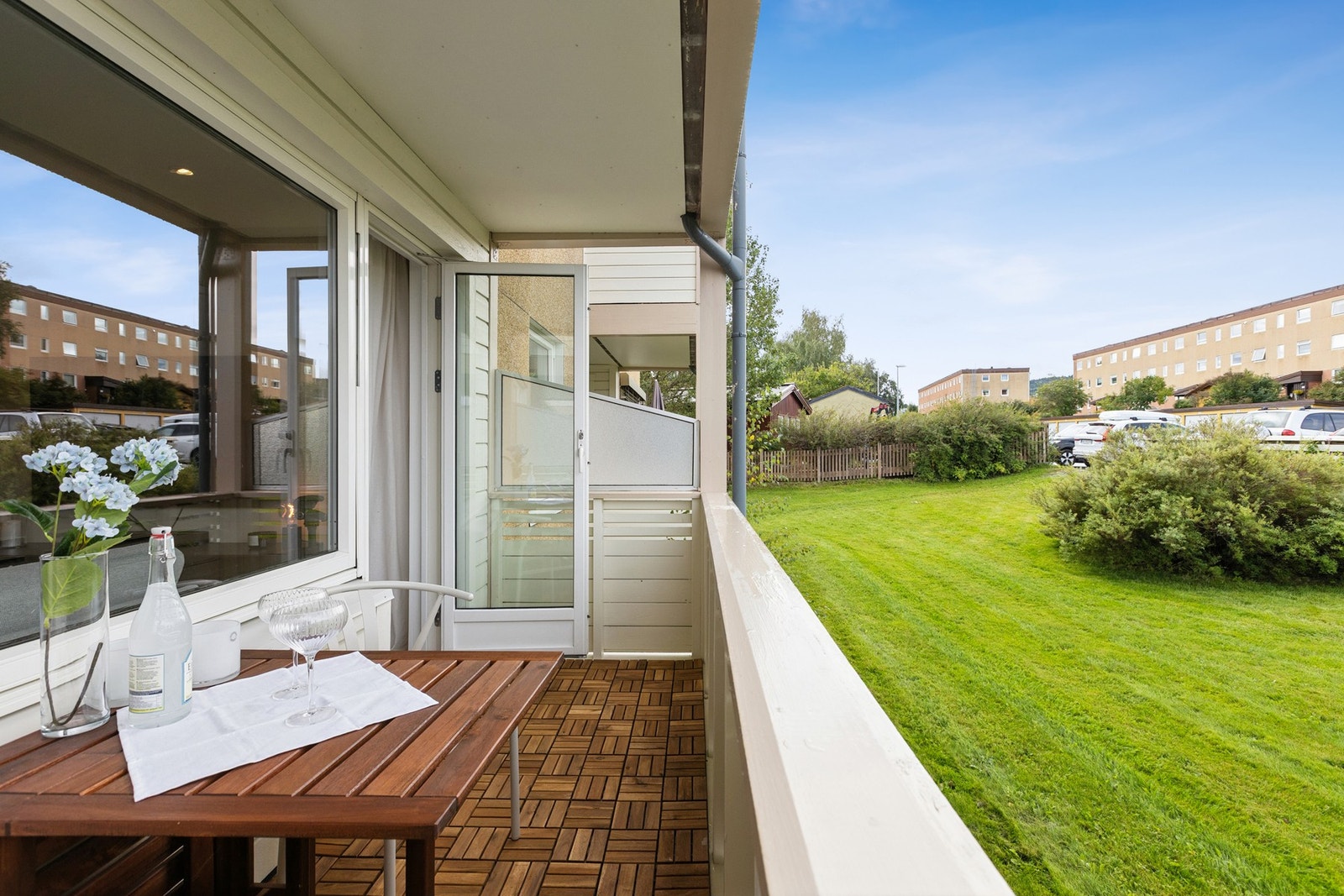 Utgang fra stuen til en koselig balkong på 5 kvm. Galleribilde