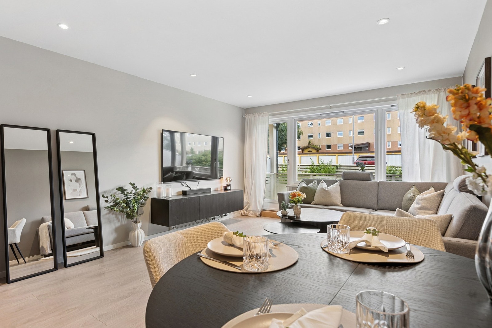 Leiligheten har en gjennomgående god standard med tilstandsgrad 1 på både bad og kjøkken. Galleribilde