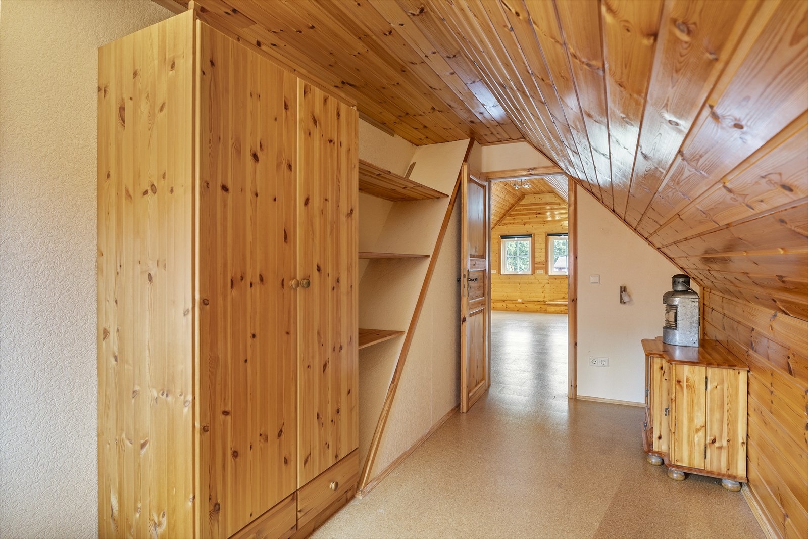 På loft har man 3 rom som kan brukes for oppbevaring. Galleribilde