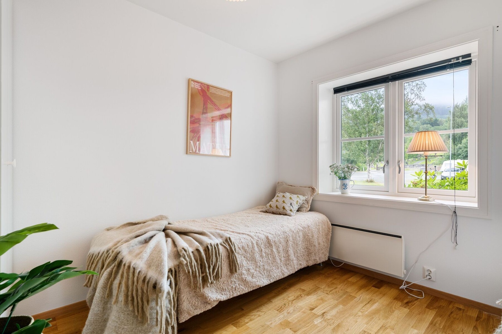 Det andre soverommet måler 7 m². Soverommene vender mot et rolig område, her sover man uforstyrret. Galleribilde