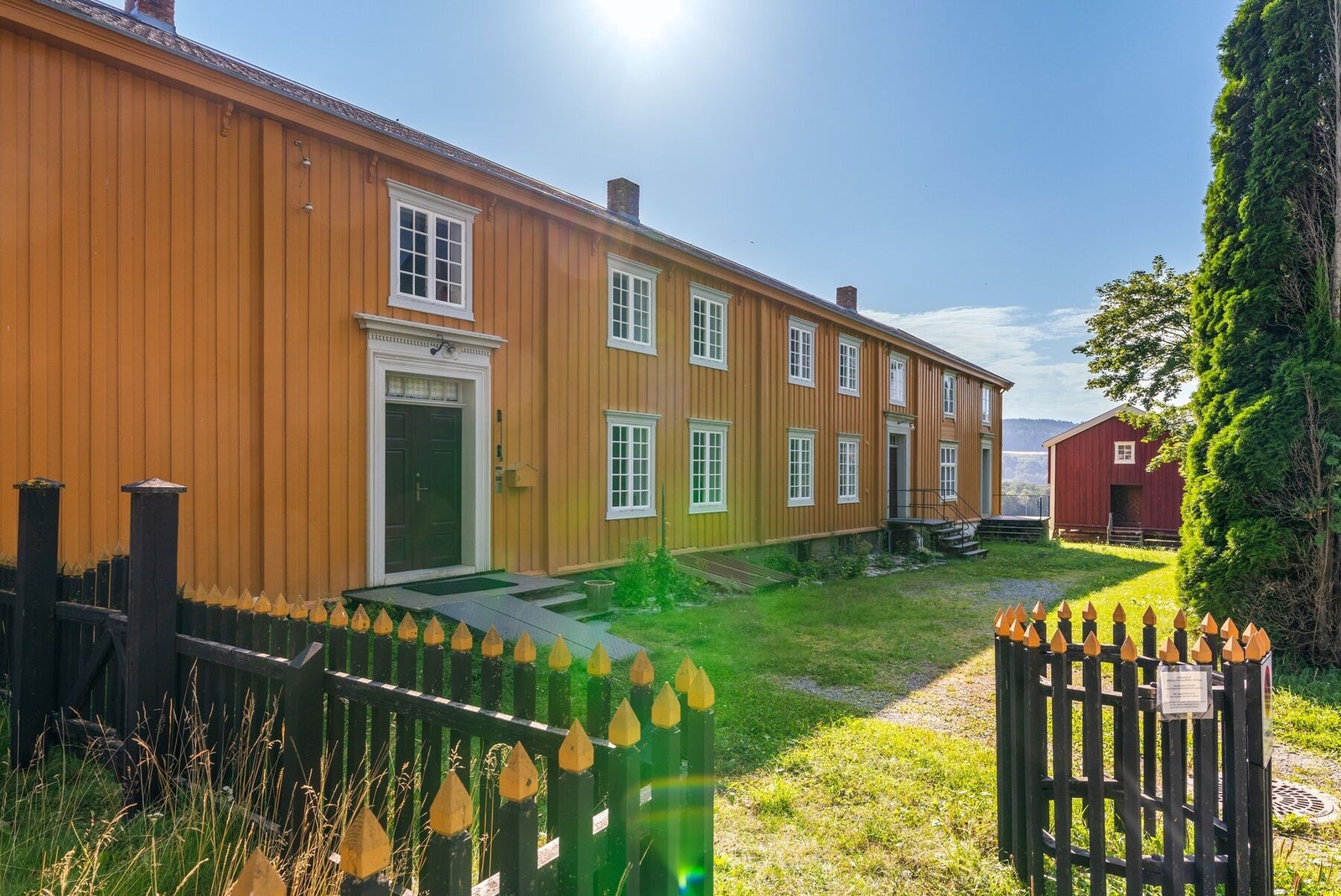 Et hyggelig og populært tilbud i nærheten er på Prestegårdslåna og prestegårdslåven. Der er det åpne, gratis arrangementer for mennesker i alle aldre gjennom hele året. Galleribilde