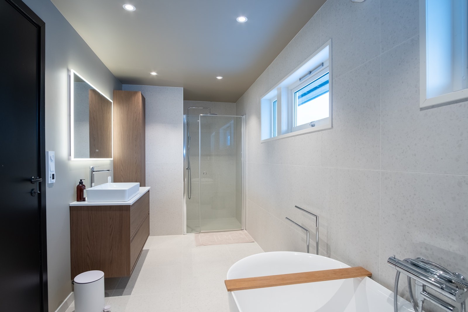 Meget smakfullt bad med delikat innredning. Galleribilde