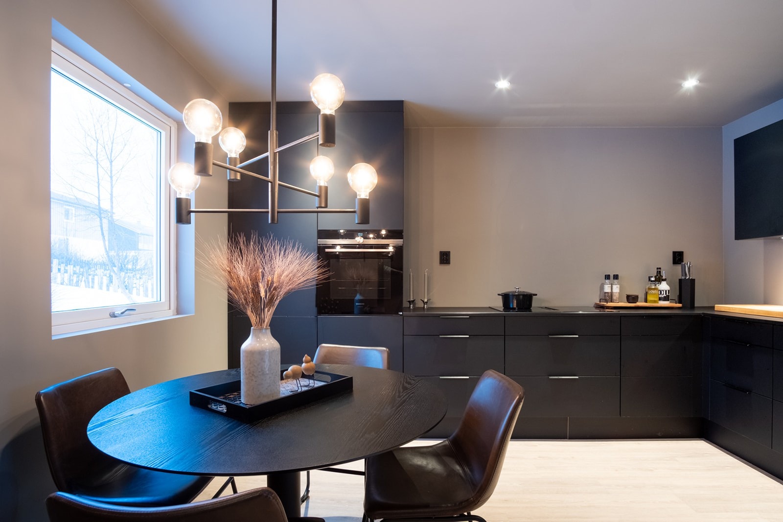 God plass for spisegruppe på kjøkkenet. Galleribilde