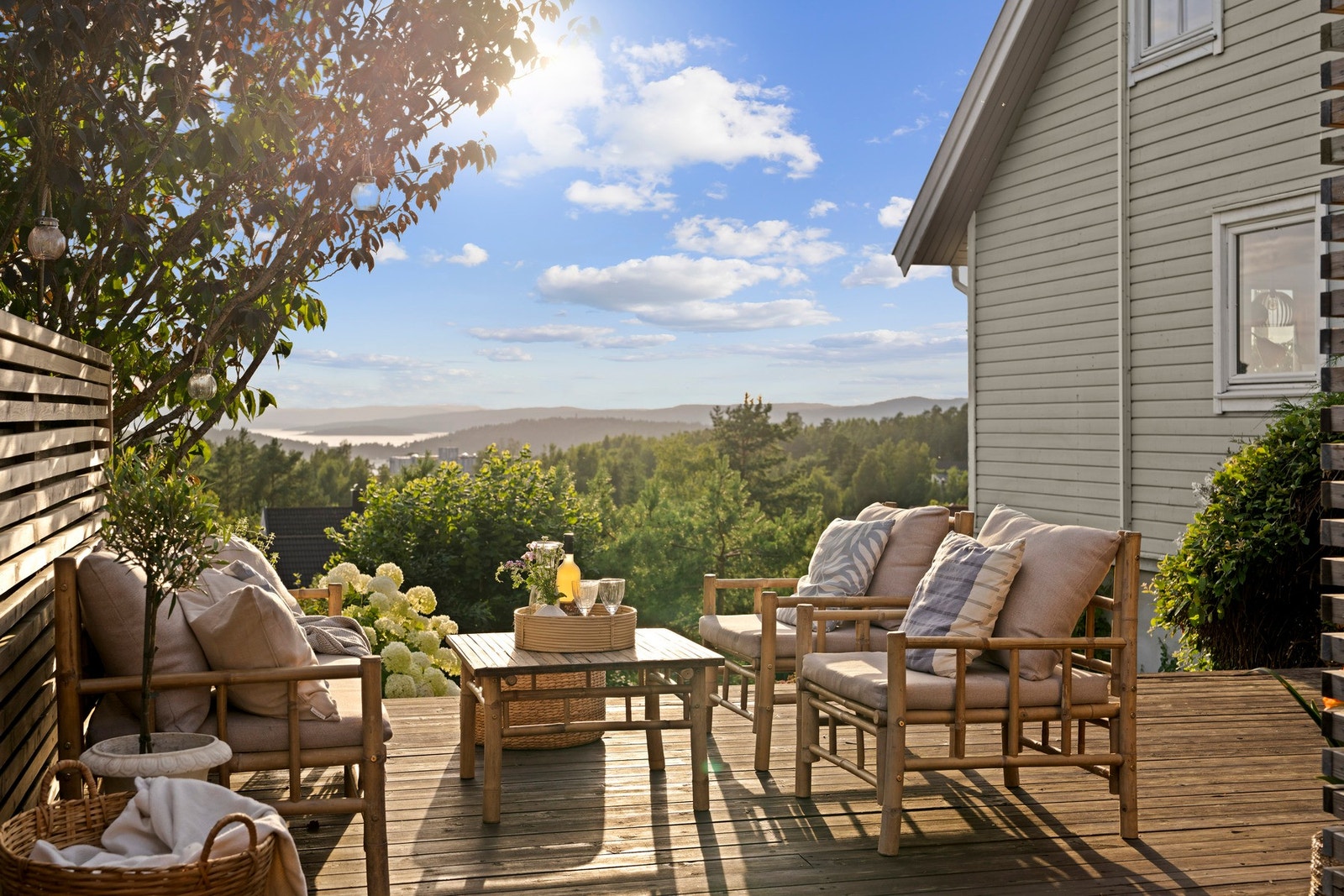 Nyt late sommerdager hjemme i Bringebærlia Galleribilde