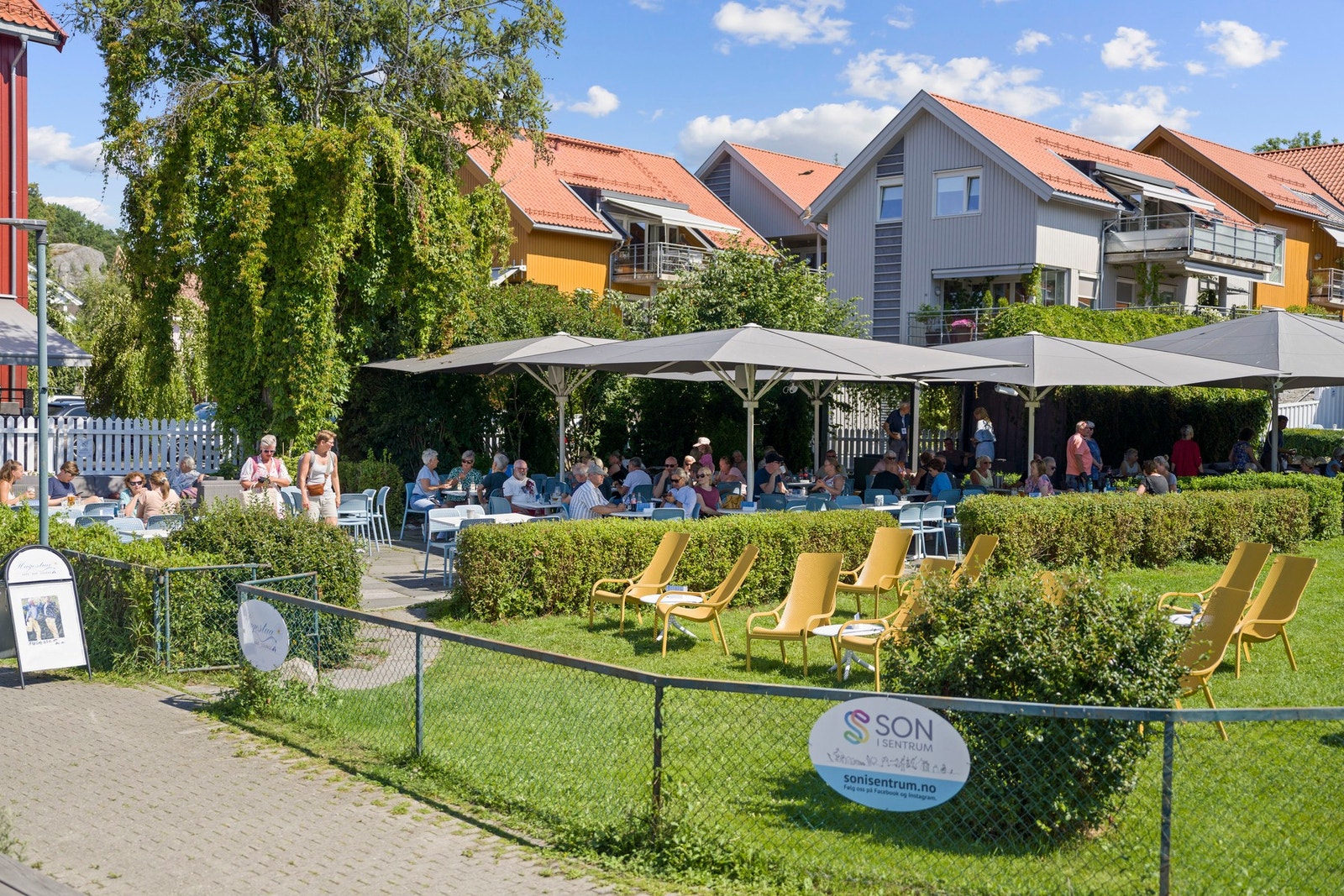 Hagestua i Son. Her skjer flere arrangementer med konserter o.l. Galleribilde