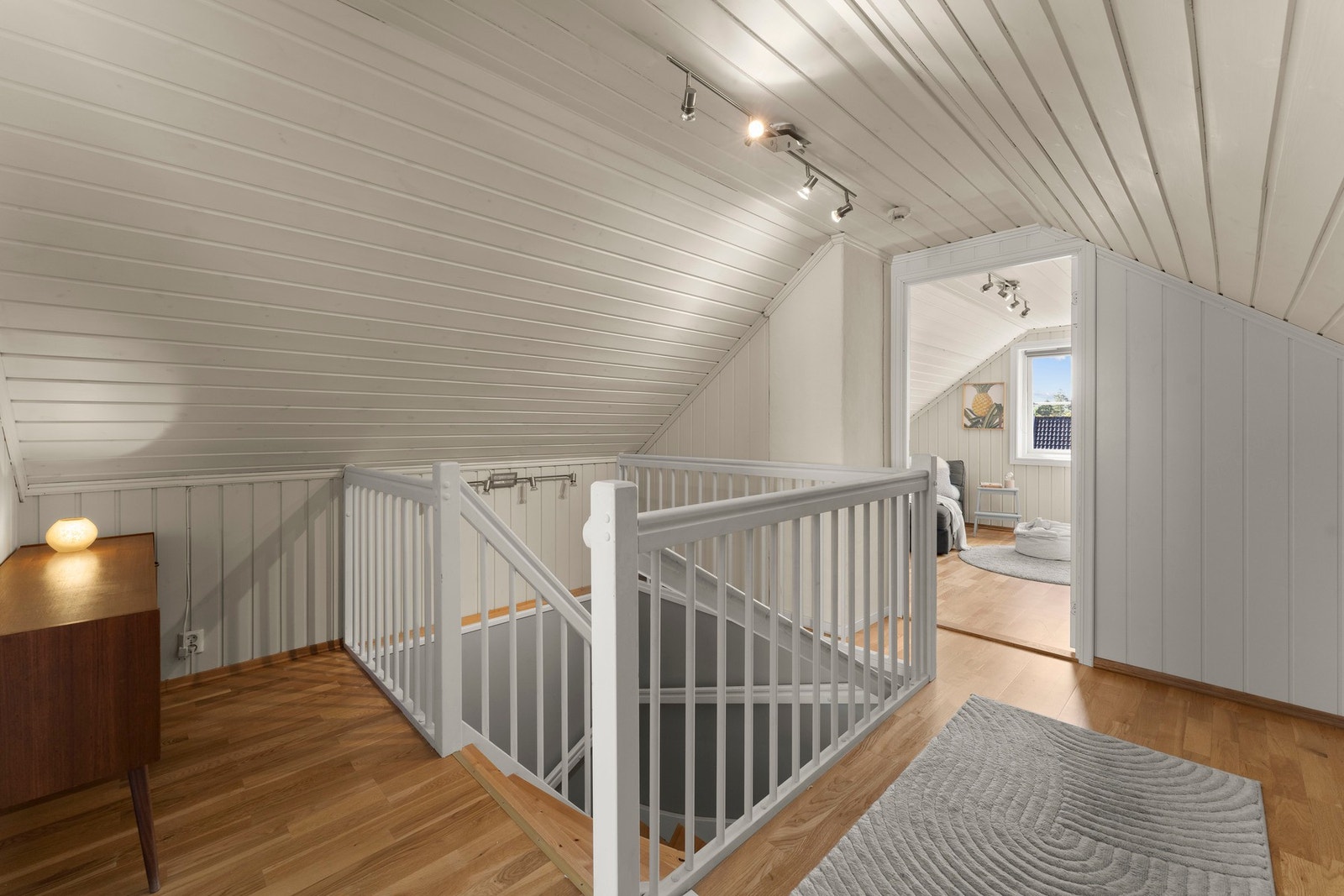 Annen etasje har to soverom Galleribilde