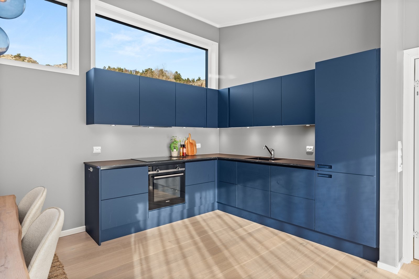 God benke- og skapplass Galleribilde