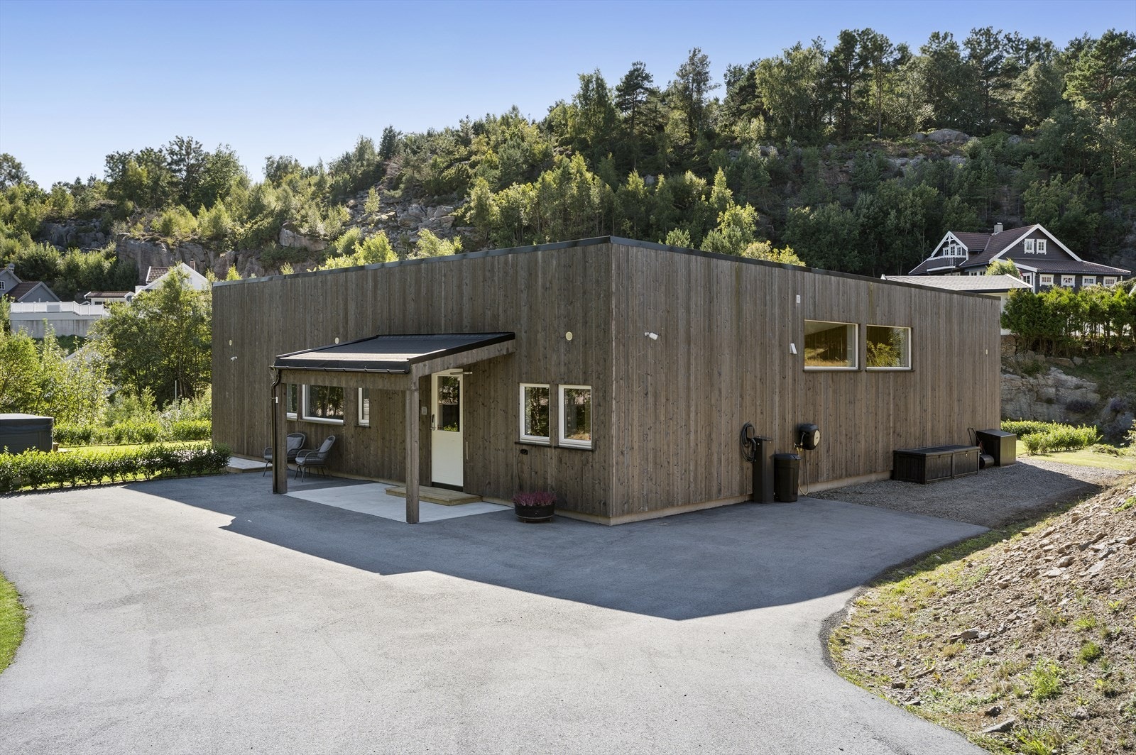 Gode parkeringsmuligheter på egen tomt Galleribilde