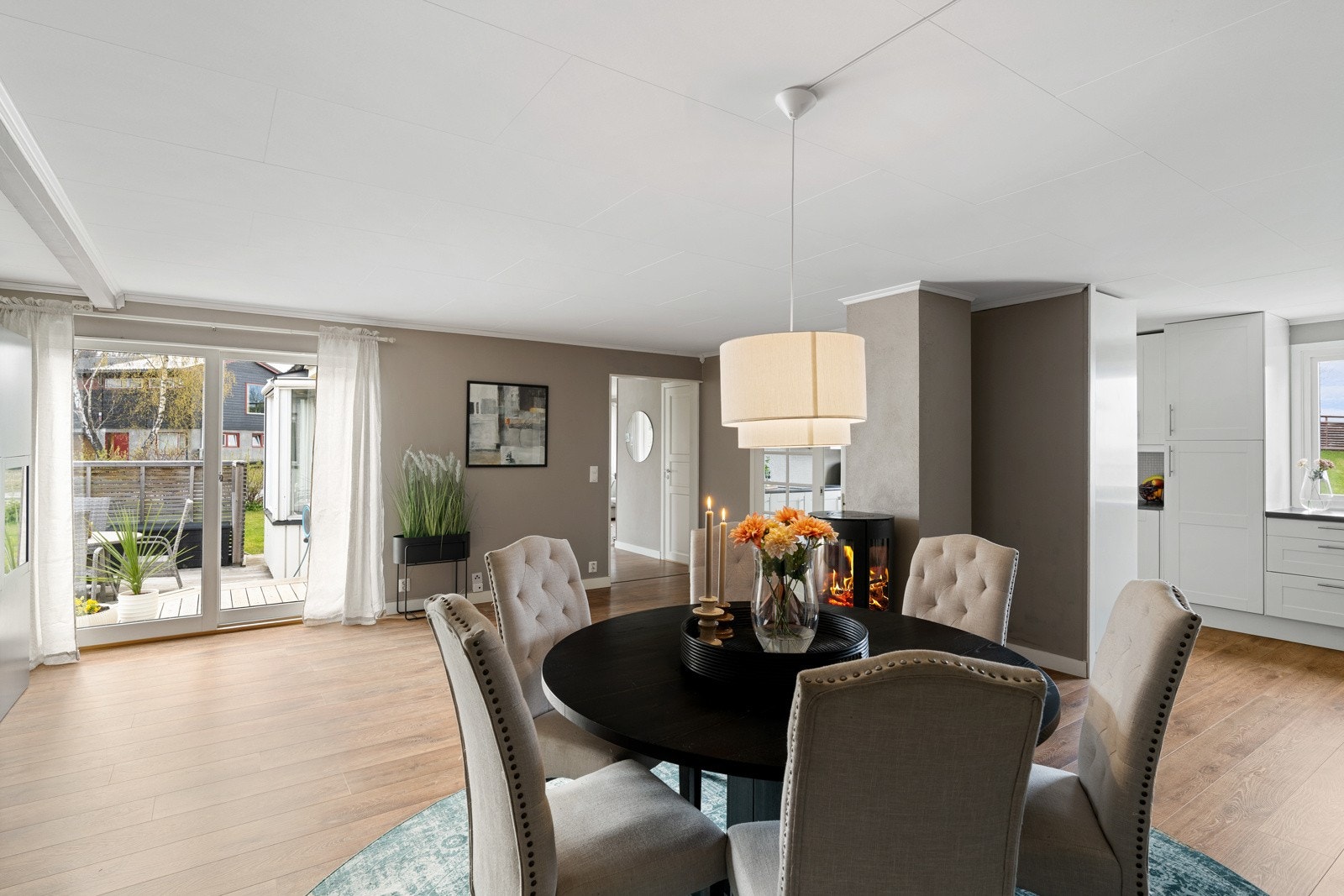 For den som er glad i å invitere gjester på besøk er det god plass til et stort spisebord. Galleribilde