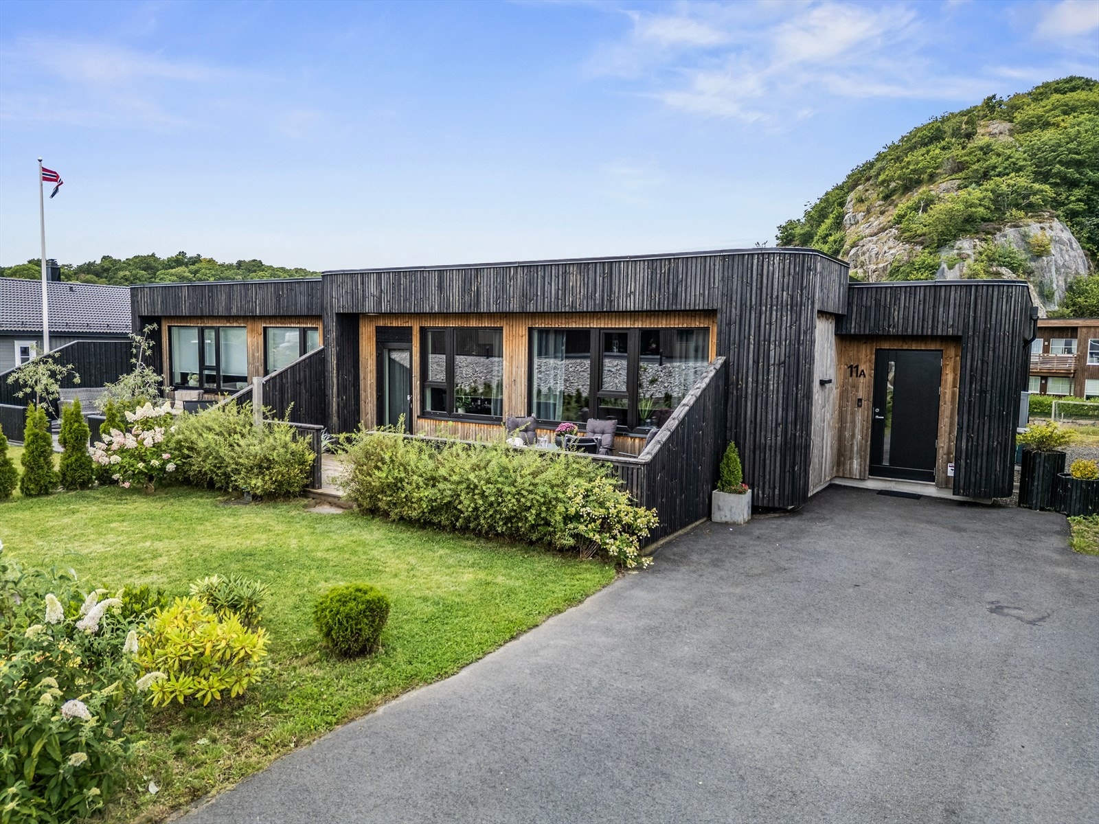 Eiendomsmegler MNEF Anita Cecilie Gabrielsen ønsker velkommen til Haukåsveien 11A! Galleribilde