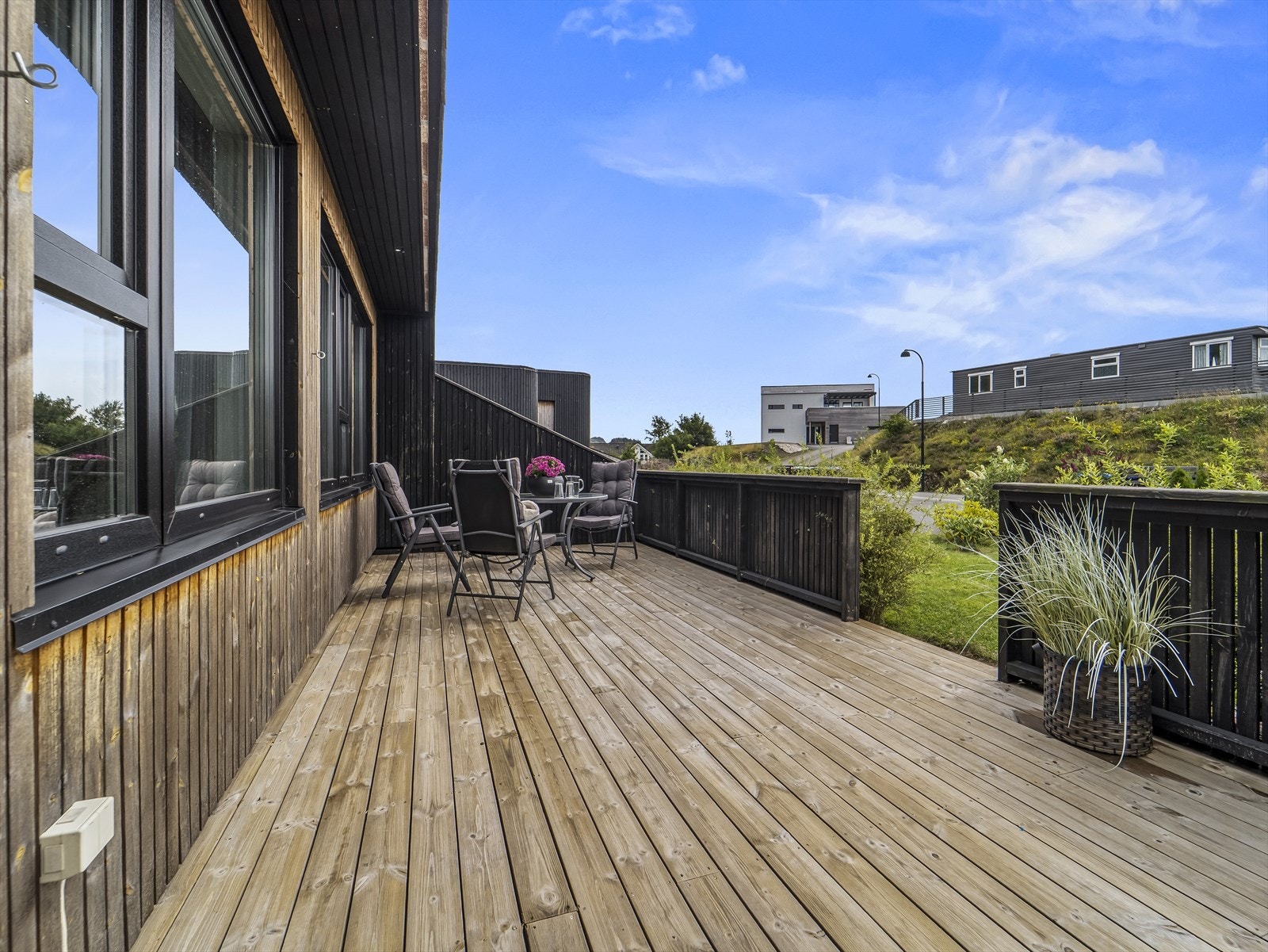 Boligen ligger fint sentrert i et nyere etablert boligfelt. Galleribilde