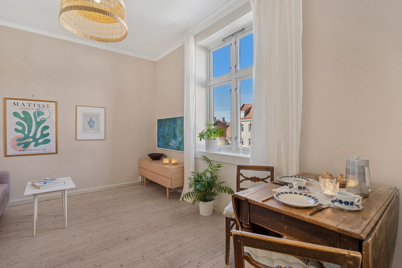 Et hjem som oser av komfort og eleganse - her kan du flytte rett inn Galleribilde