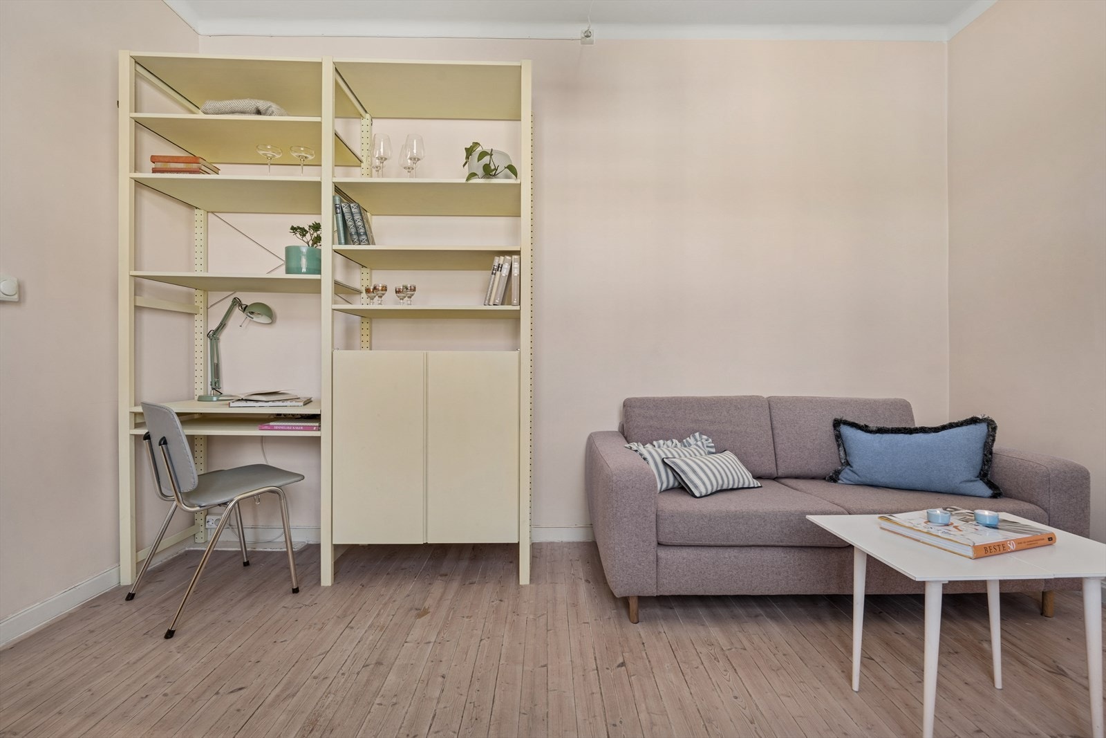 Når arbeidsdagen er over, er det bare å synke ned i sofaen og nyte roen Galleribilde