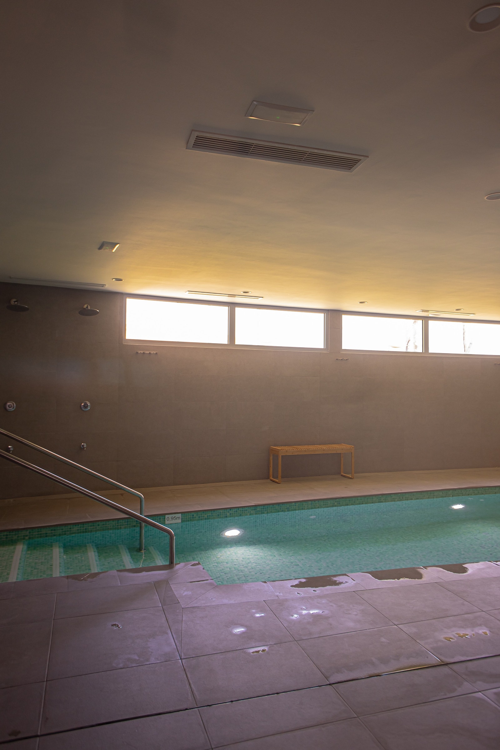 Sameiet har eget oppvarmet innendørs basseng. Galleribilde