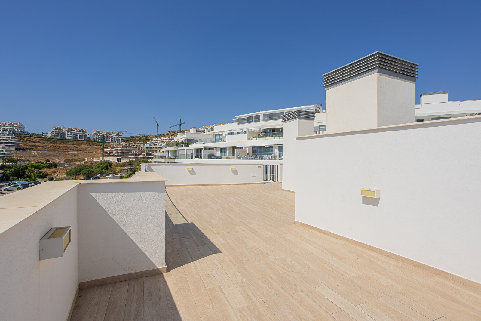 Der har andre eiere satt inn AC og seng, utekjøkken osv. Galleribilde