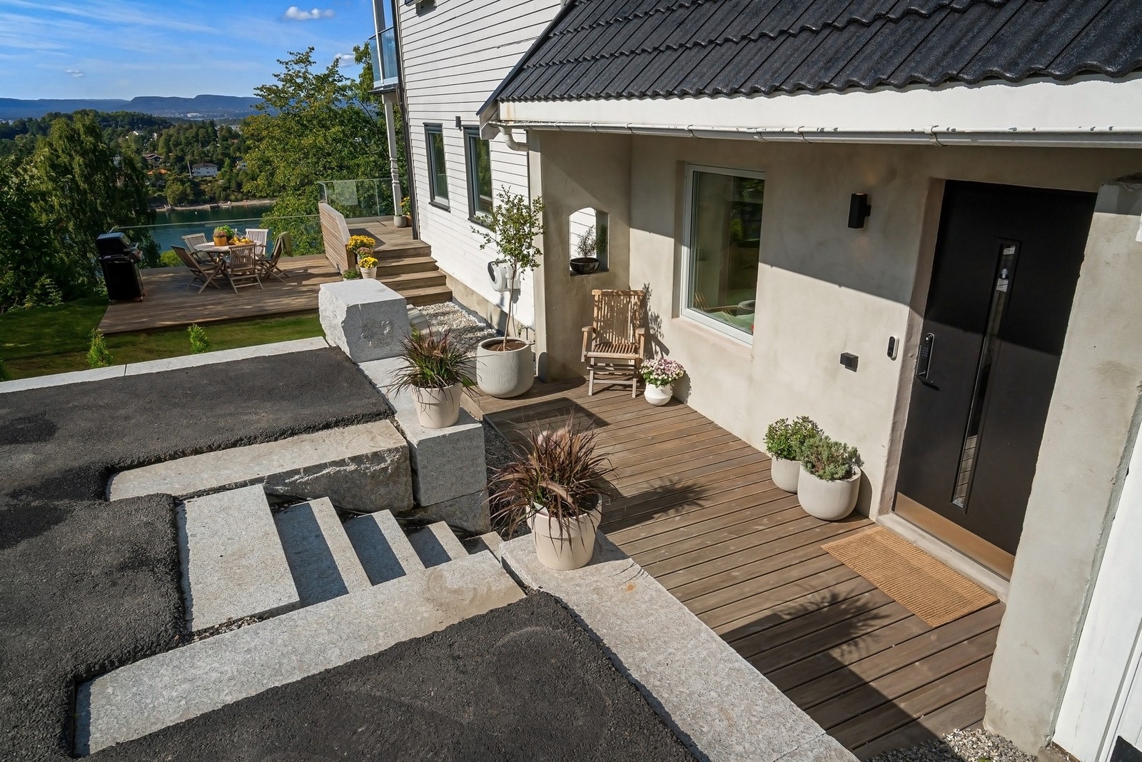 Idyllisk uteområde Galleribilde