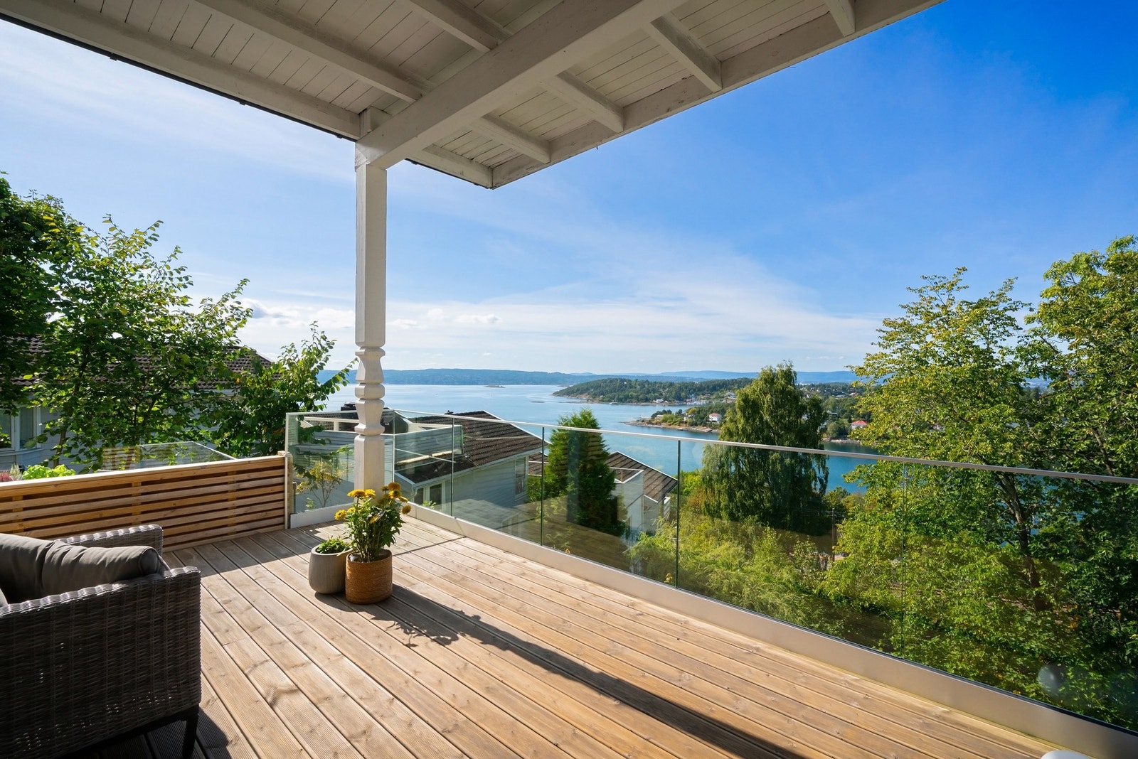 Idyllisk uteområde Galleribilde