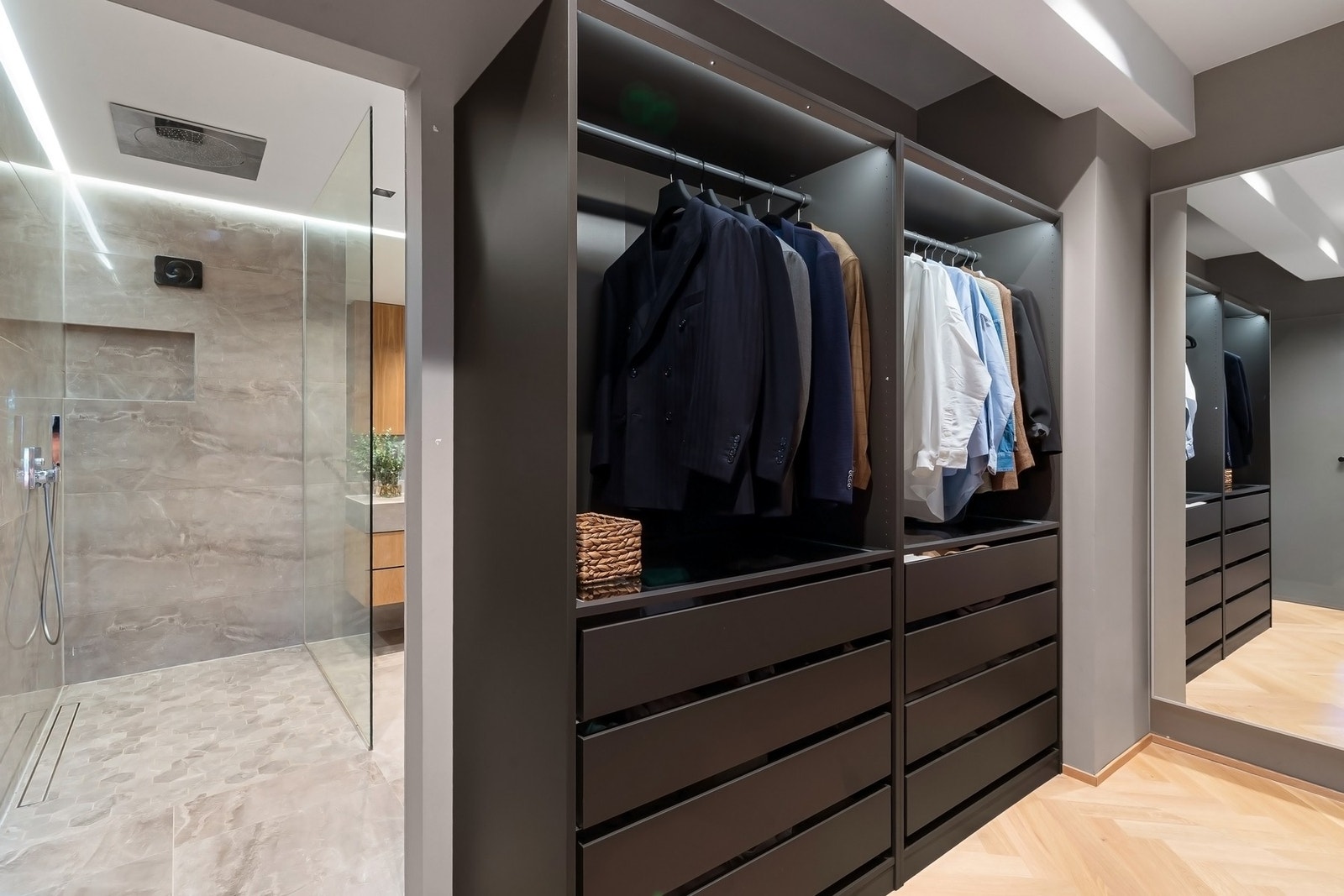 Hovedsoverom med eget bad og garderobe Galleribilde