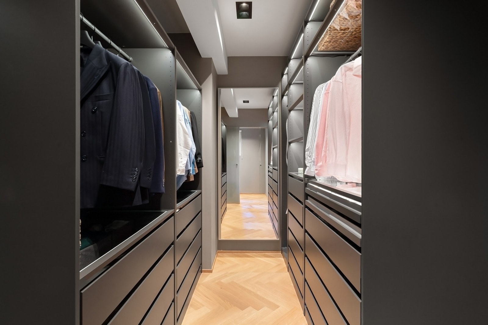 Hovedsoverom med eget bad og garderobe Galleribilde