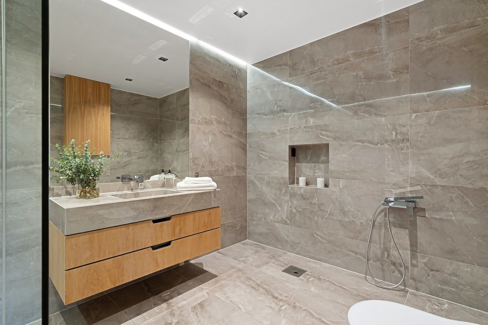 Hovedsoverom med eget bad og garderobe Galleribilde