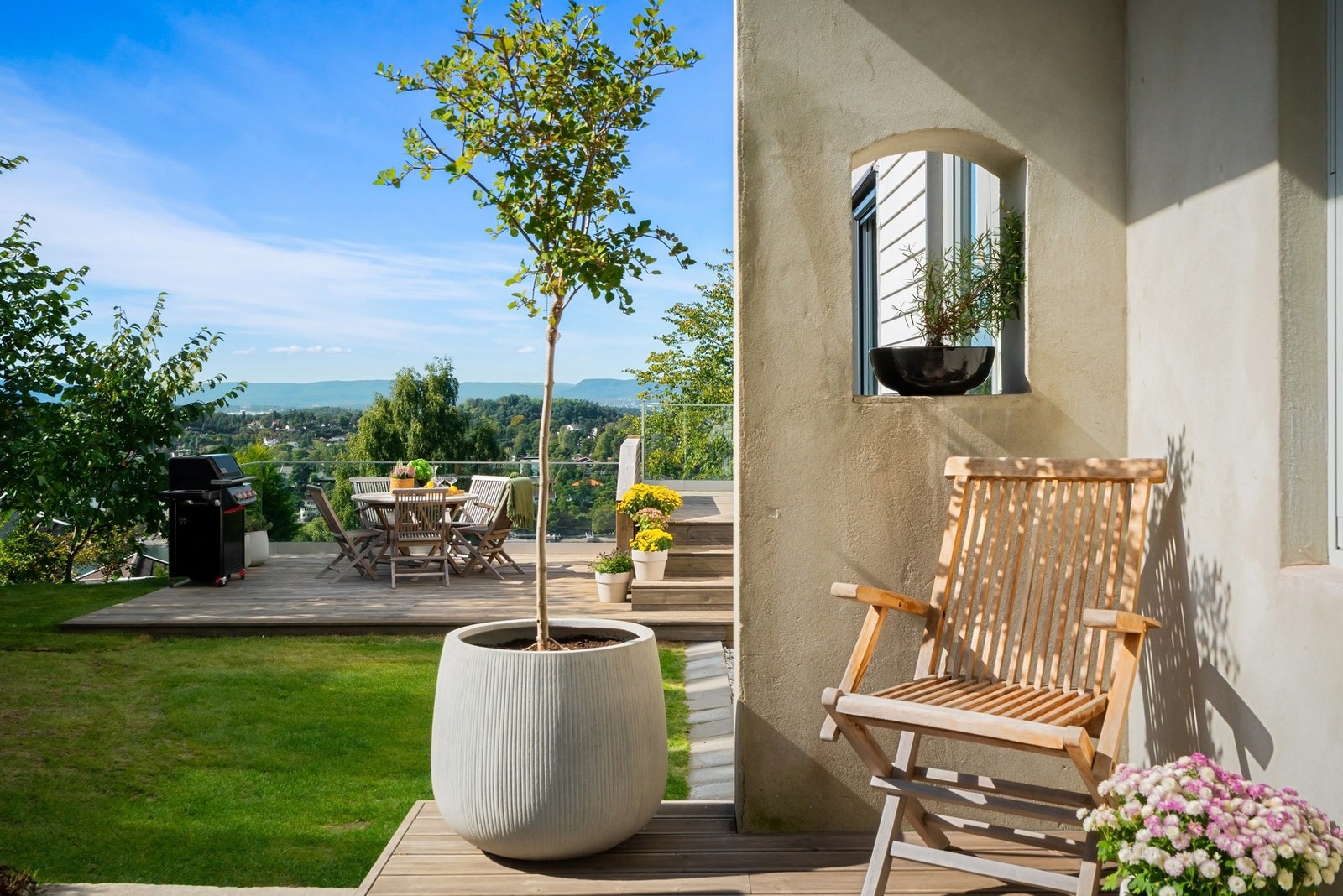 Idyllisk uteområde Galleribilde