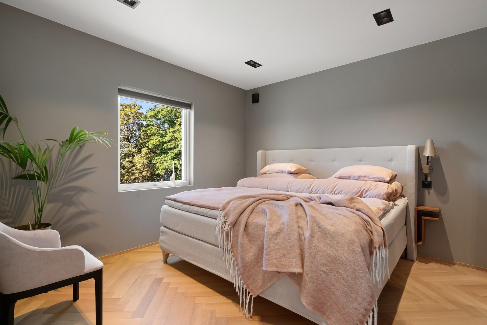 Hovedsoverom med eget bad og garderobe Galleribilde