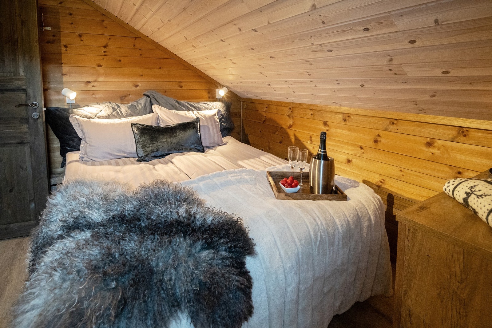 Andre etasje består av 4 soverom og et toalett Galleribilde