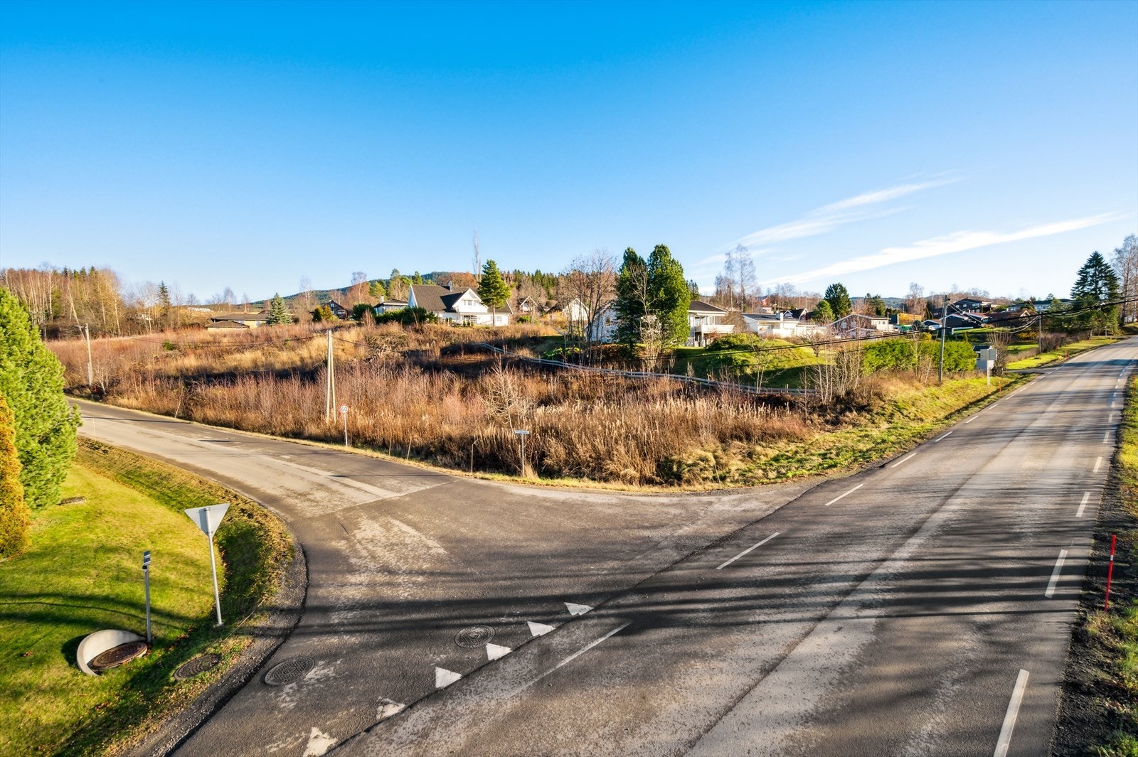 Tomten er på hele 1 983,7m² Galleribilde