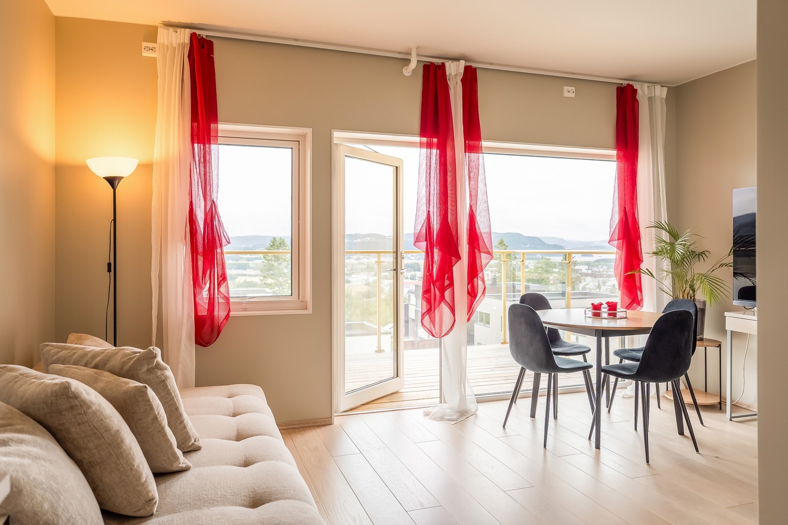 Leiligheten er utført i moderne og fin stil, og her kan man flytte rett inn Galleribilde