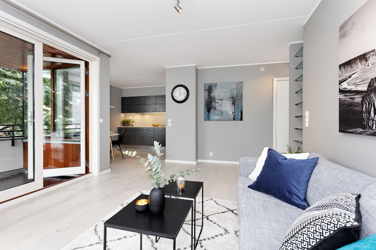 Stue mot kjøkken Galleribilde